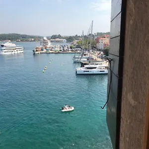  Apartment First Row To The Sea Kroatien